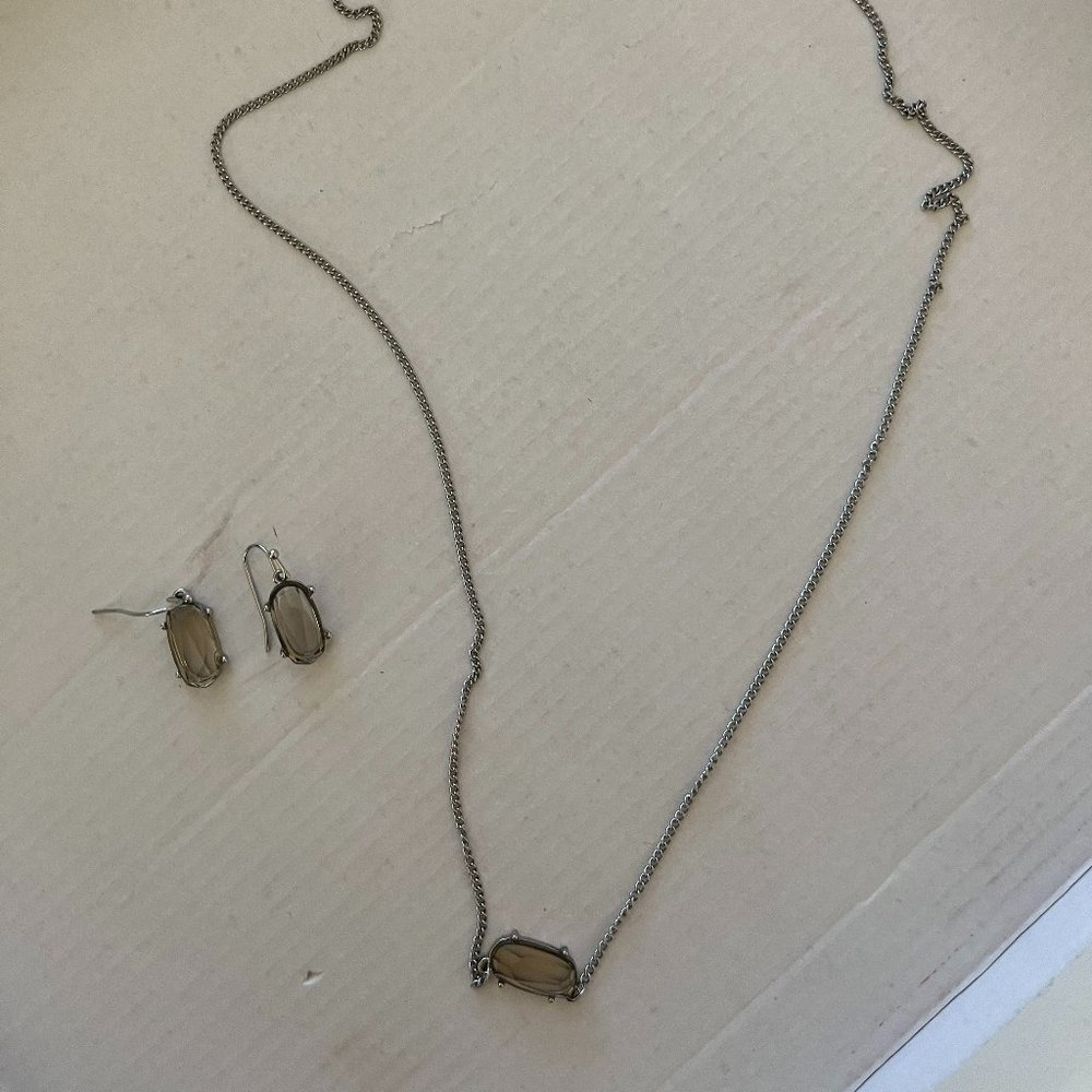 Beautiful NWOT Necklace and Earrings in Silver Tone